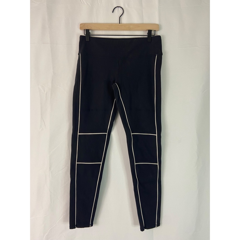 Alo Yoga Pants 7/8 Length in Black with White Trim Detail Size M